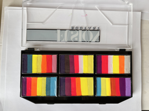 Picture of Fusion Leanne's Vivid Rainbow - Petal Palette FX (broken lid)